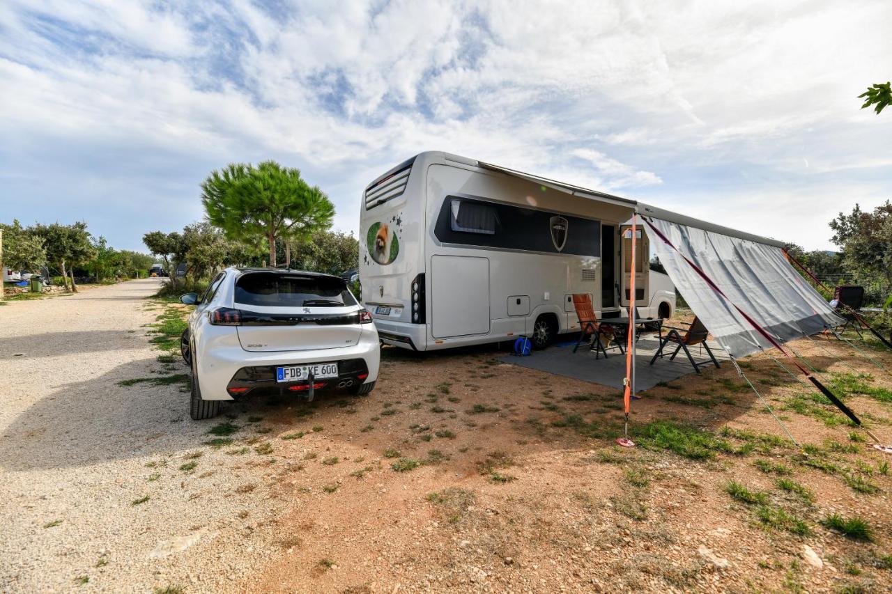 Mobile Homes At Camping Ugljan Resort Extérieur photo
