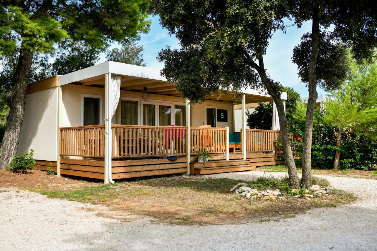 Mobile Homes At Camping Ugljan Resort Extérieur photo