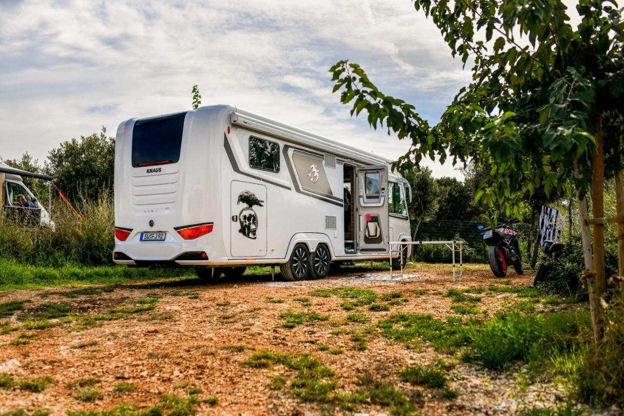 Mobile Homes At Camping Ugljan Resort Extérieur photo