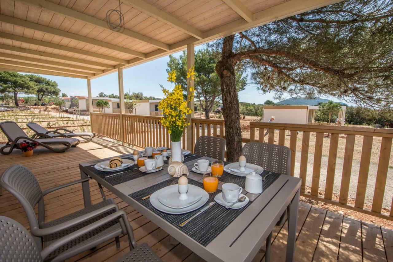 Mobile Homes At Camping Ugljan Resort Extérieur photo